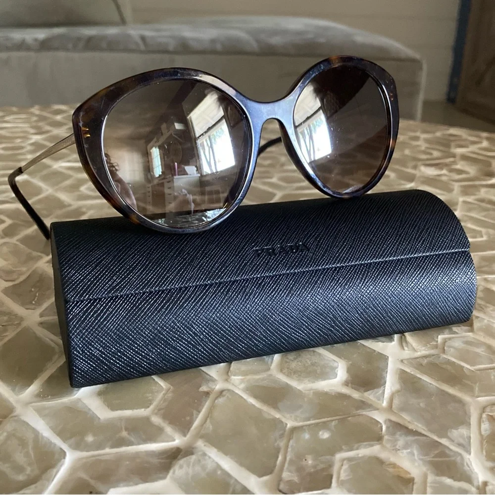 Prada SPR18XS sunnies in 2AU4P0 ‘Havana’